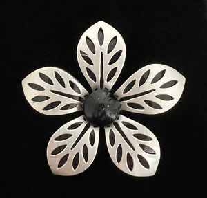 VTG Flower Brooch Silver Tone Metal Black Background Center Large Size Modern